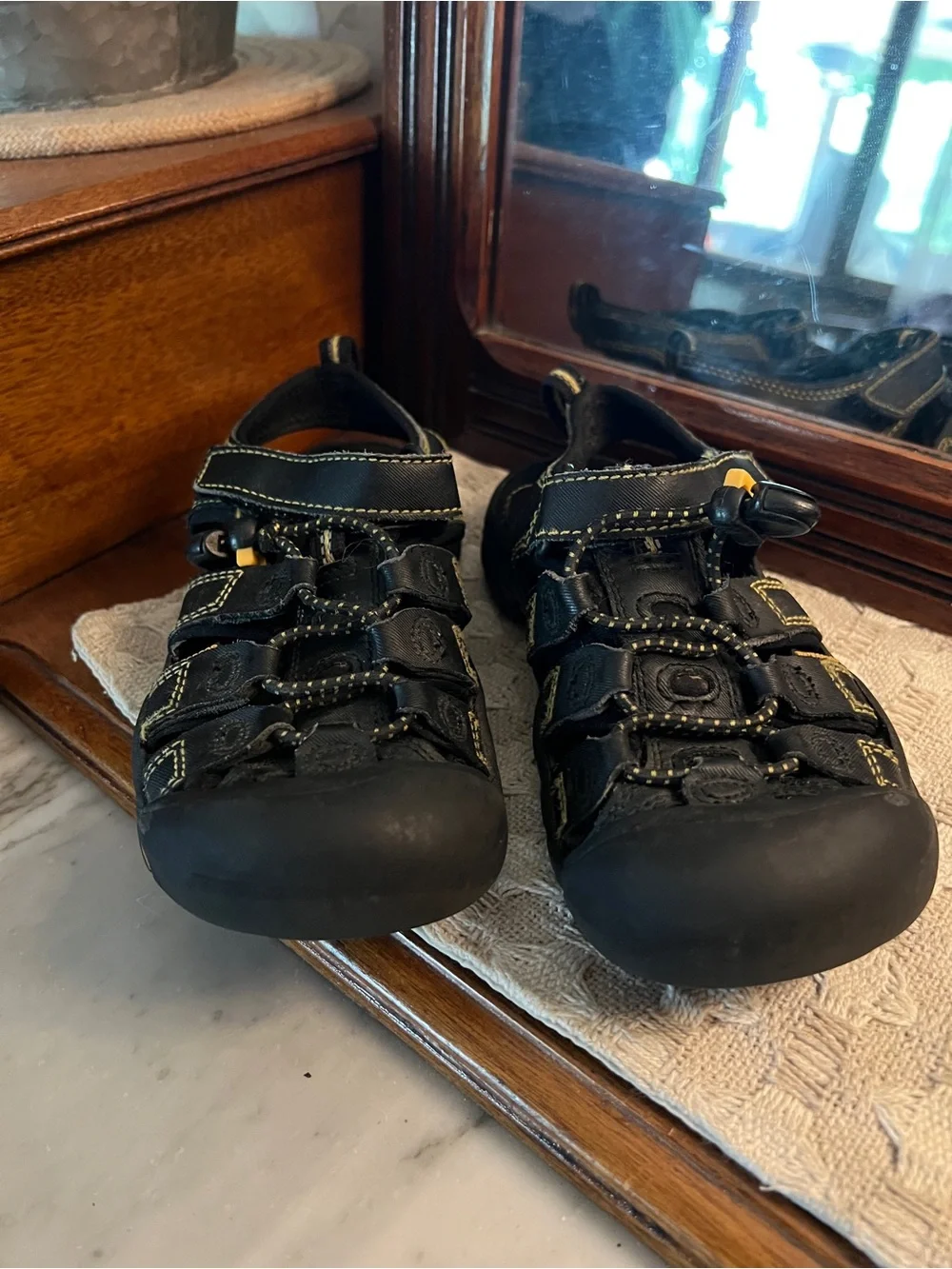 KEEN Classic Newport H2 Outdoor Water Summer Hiking Sandals Black Yellow Kids 1
